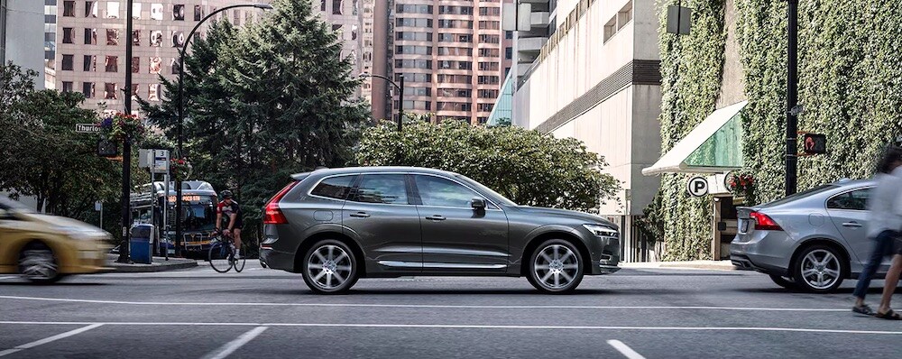 Volvo XC60 in traffic