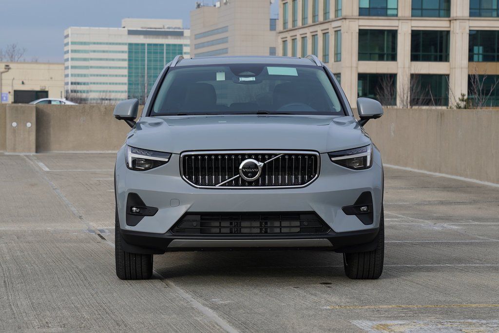 2025 Volvo XC40 Ultra - Photo 2