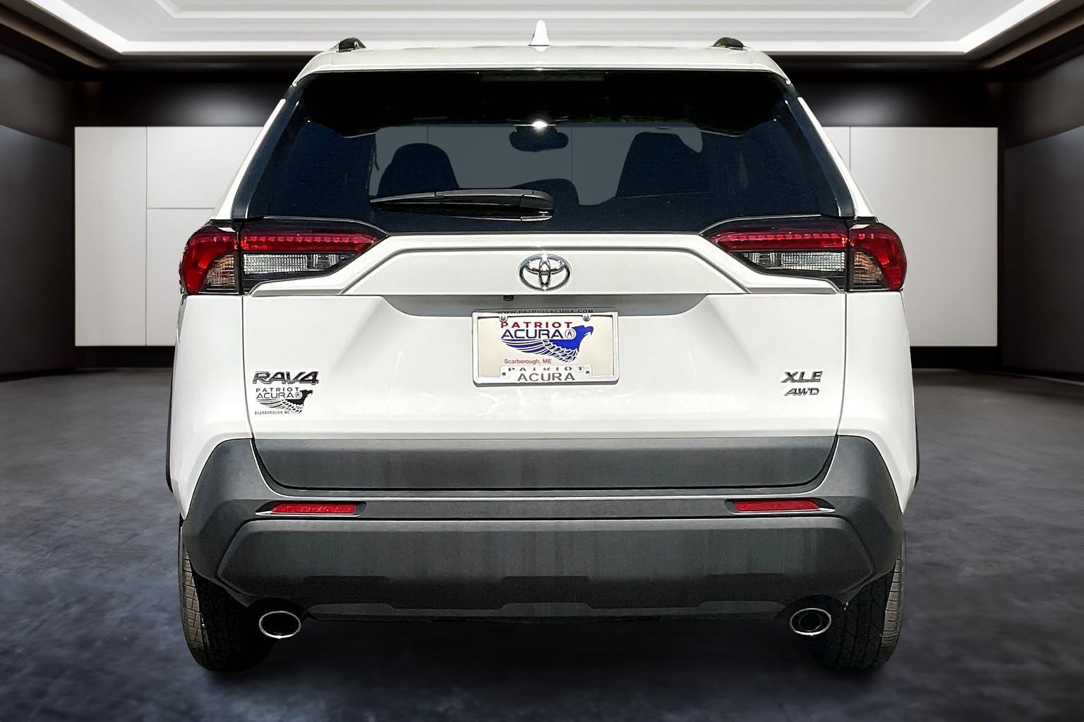 2023 Toyota RAV4 XLE photo 3