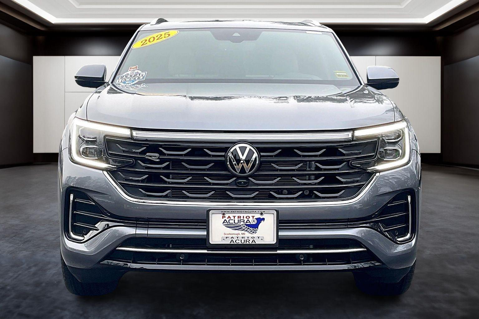 2025 Volkswagen Atlas Cross Sport SEL Premium R-Line photo 3