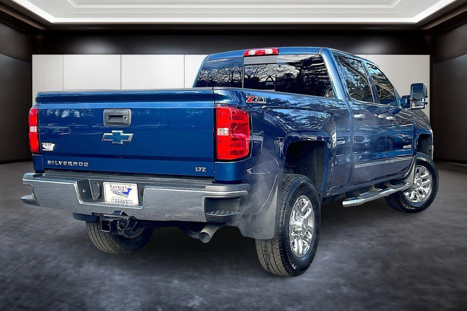 2015 Chevrolet Silverado 2500HD LTZ photo 2