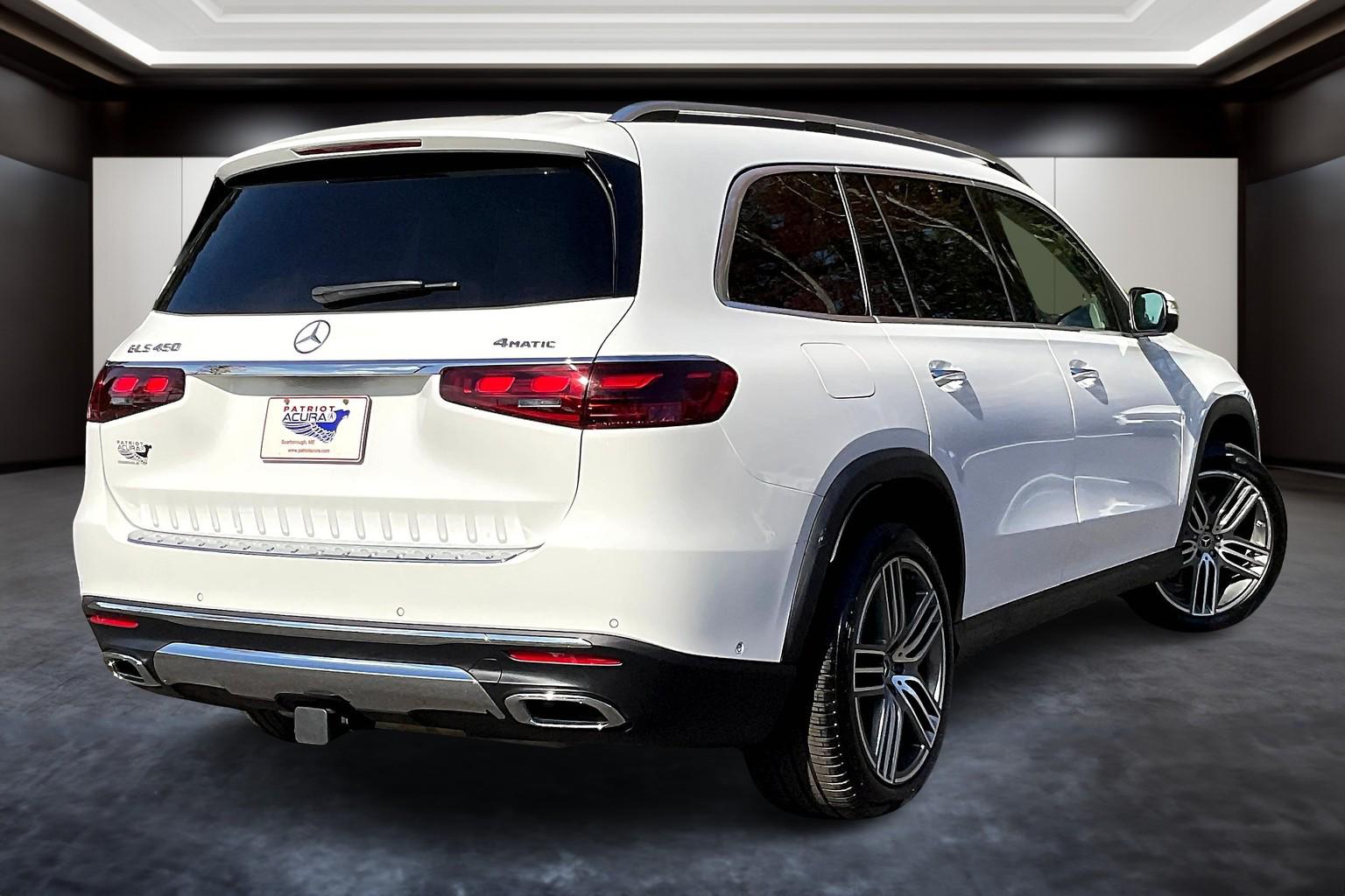 2024 Mercedes Benz GLS 450 4MATIC photo 2