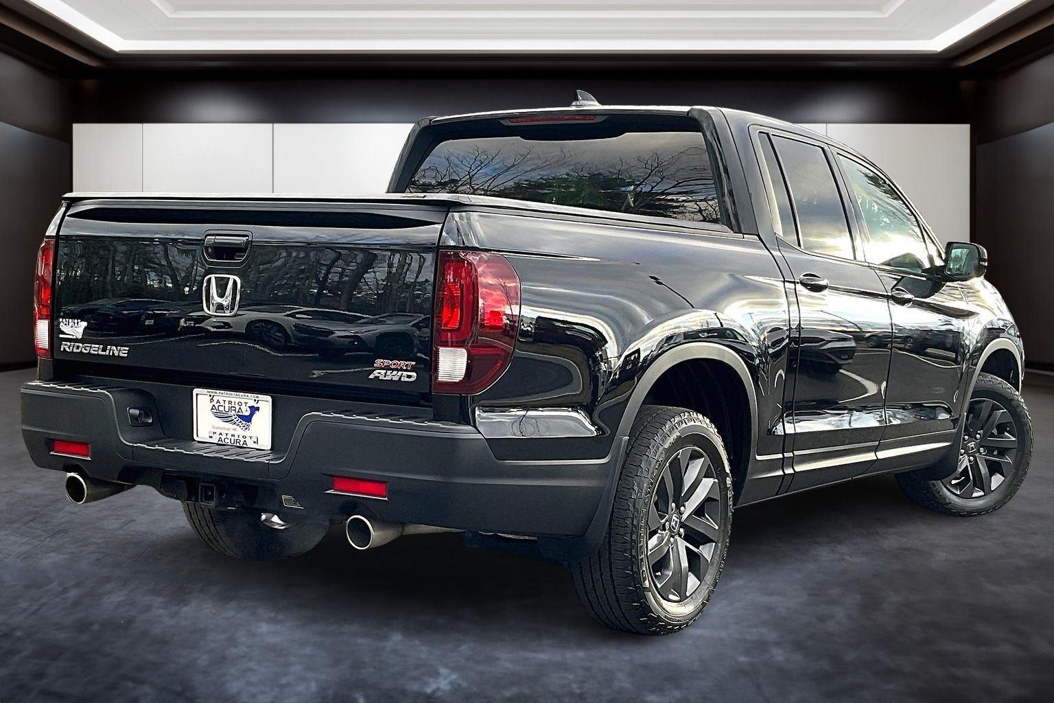 2022 Honda Ridgeline Sport photo 2