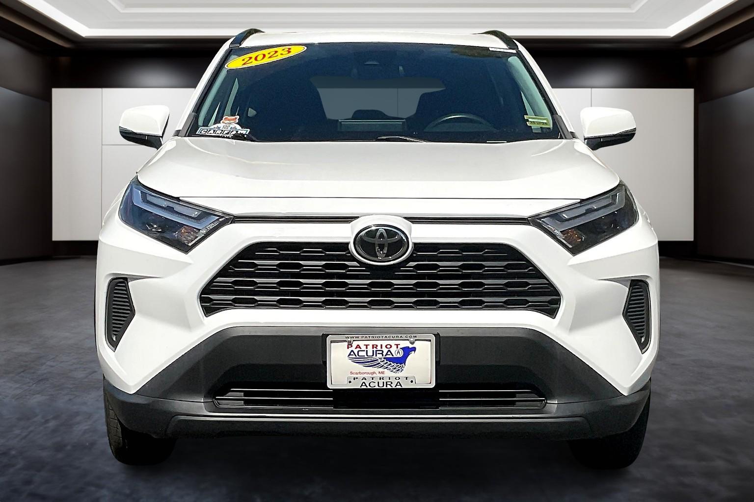 2023 Toyota RAV4 XLE photo 2