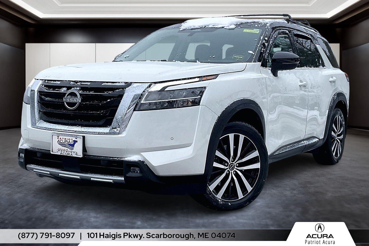 2024 Nissan Pathfinder Platinum's photo