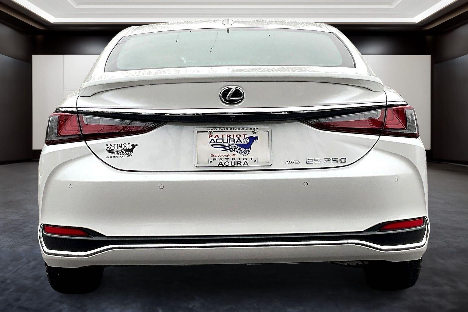 2021 Lexus ES 250 Luxury photo 4