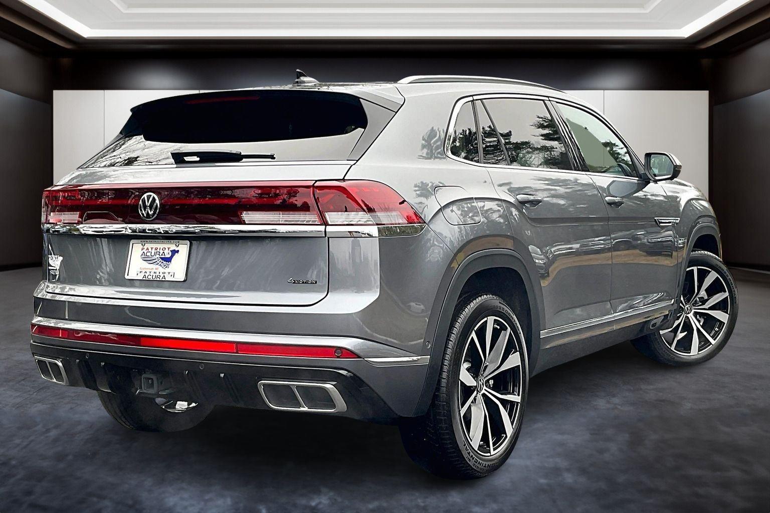 2025 Volkswagen Atlas Cross Sport SEL Premium R-Line photo 2