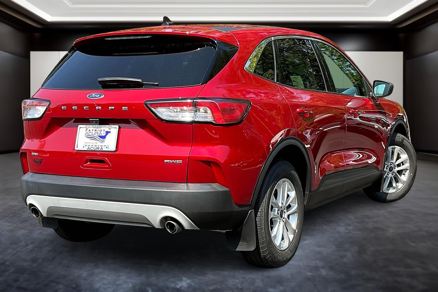 2022 Ford Escape SE photo 2
