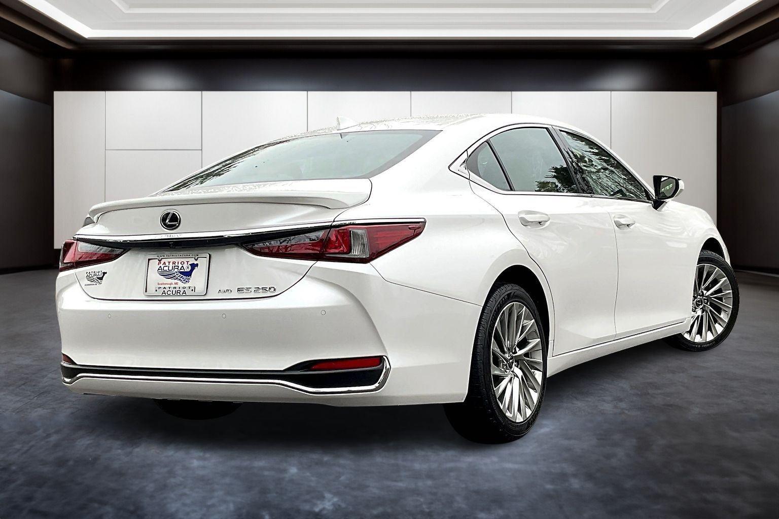 2021 Lexus ES 250 Luxury photo 2