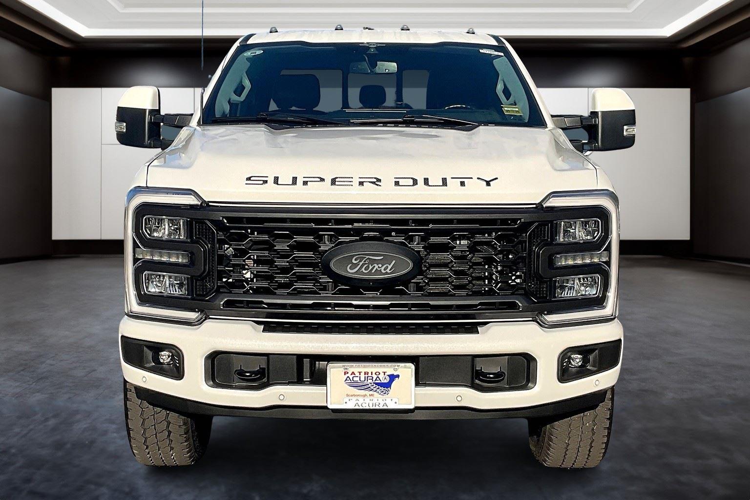 2023 Ford F-350 Lariat photo 3