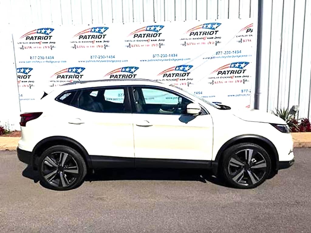 Certified 2022 Nissan Rogue Sport SL AWD SL