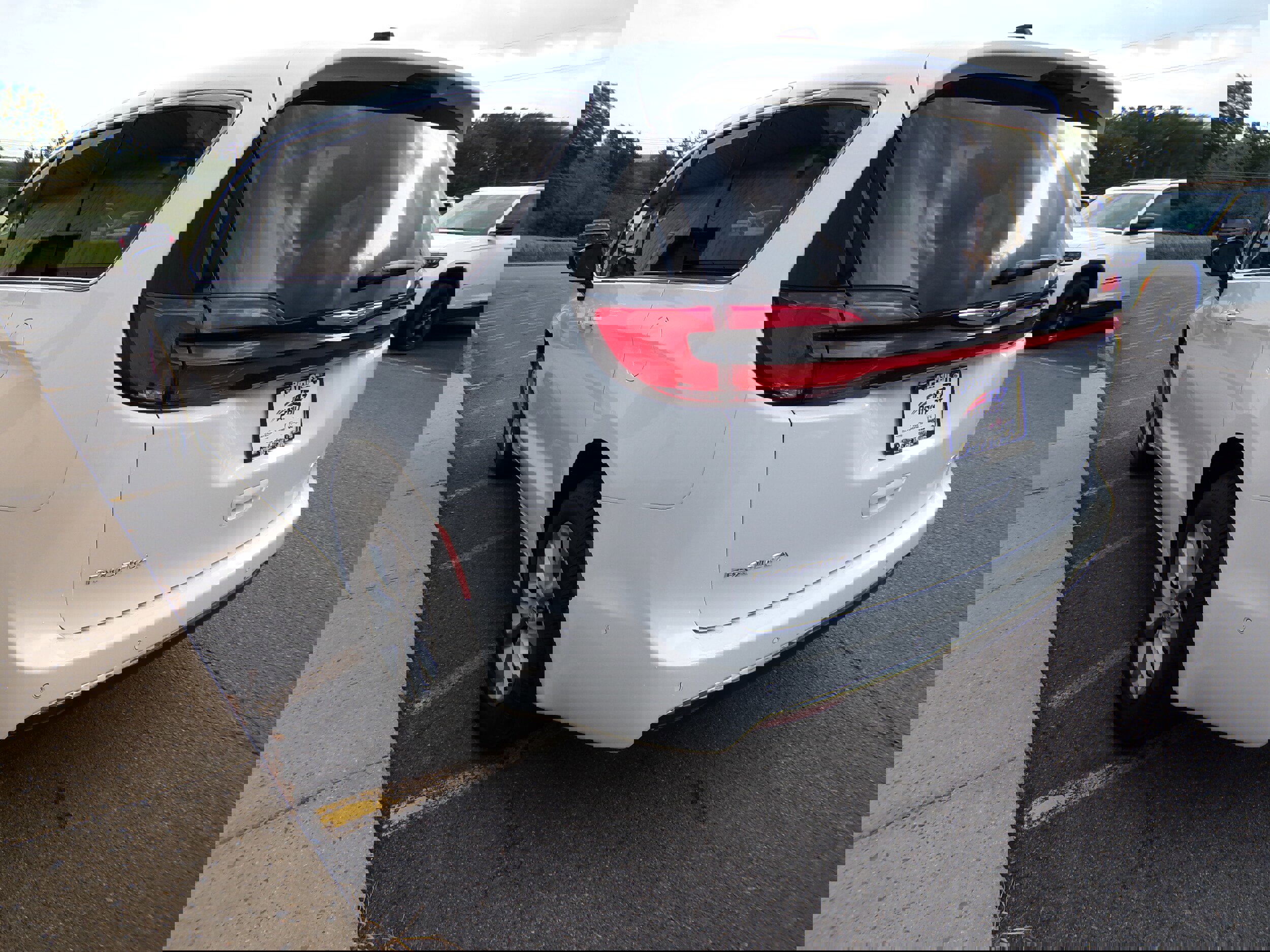 2025 Chrysler Pacifica photo 3