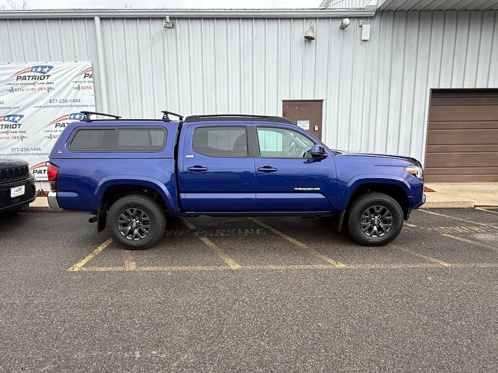 2022 Toyota Tacoma 4x4 photo 2