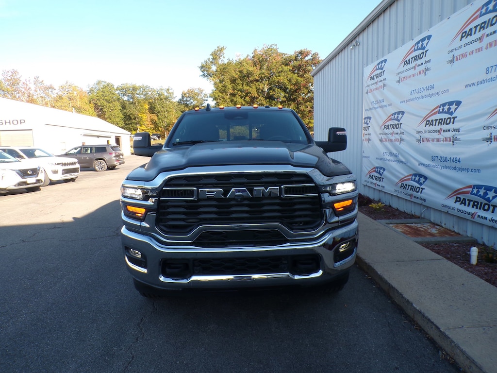 2025 Ram 2500 Tradesman photo 2