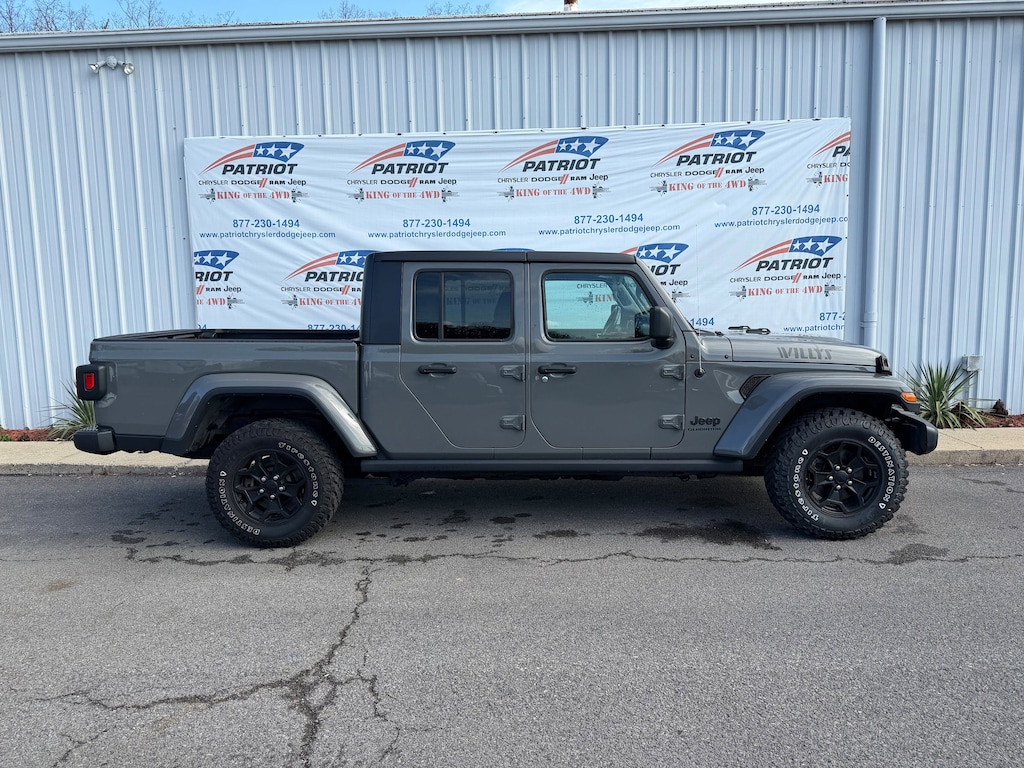 2021 Jeep Gladiator Willys photo 2