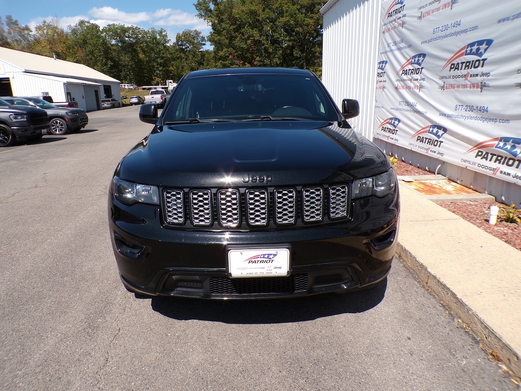 2020 Jeep Grand Cherokee Altitude photo 3