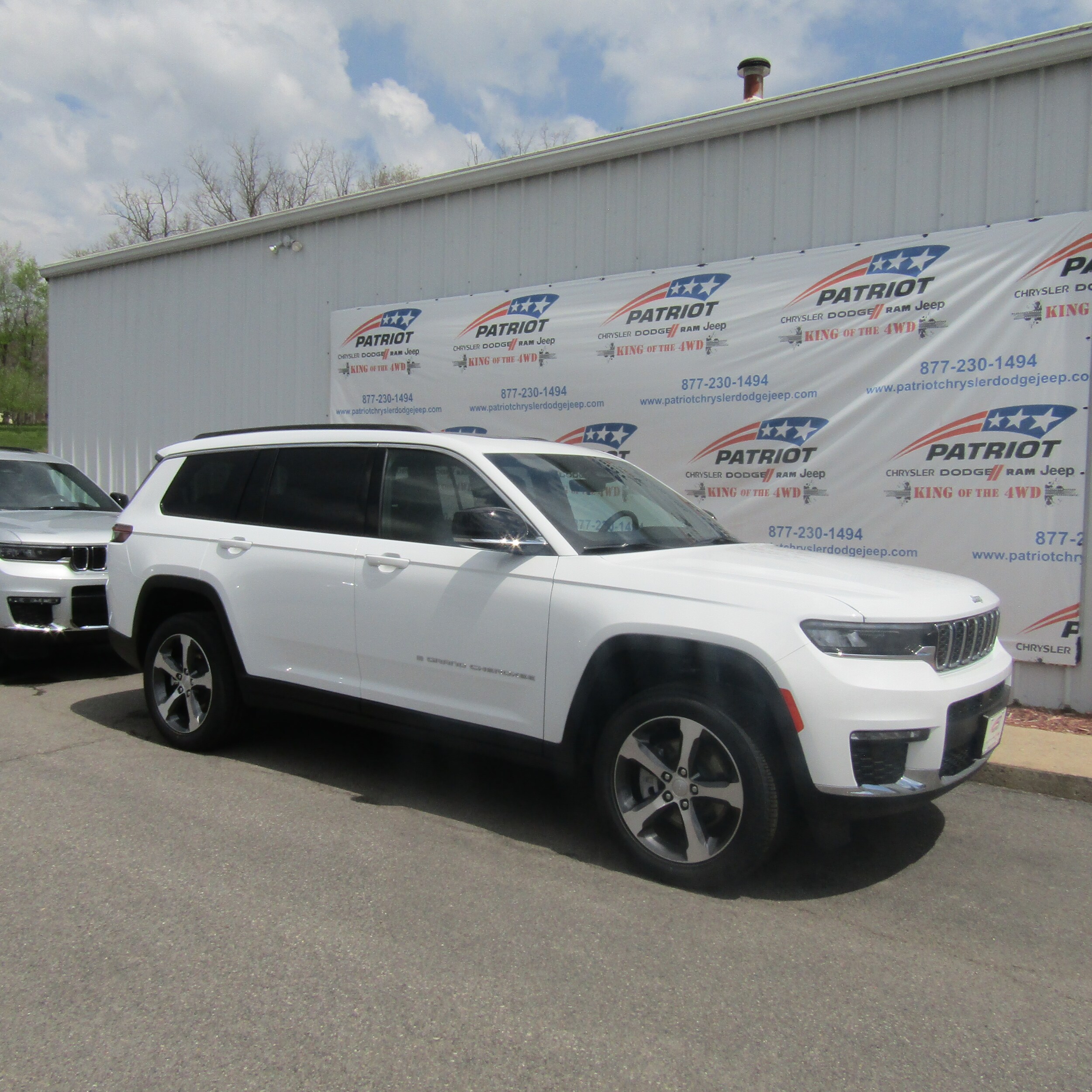 2025 Jeep Grand Cherokee L photo 2