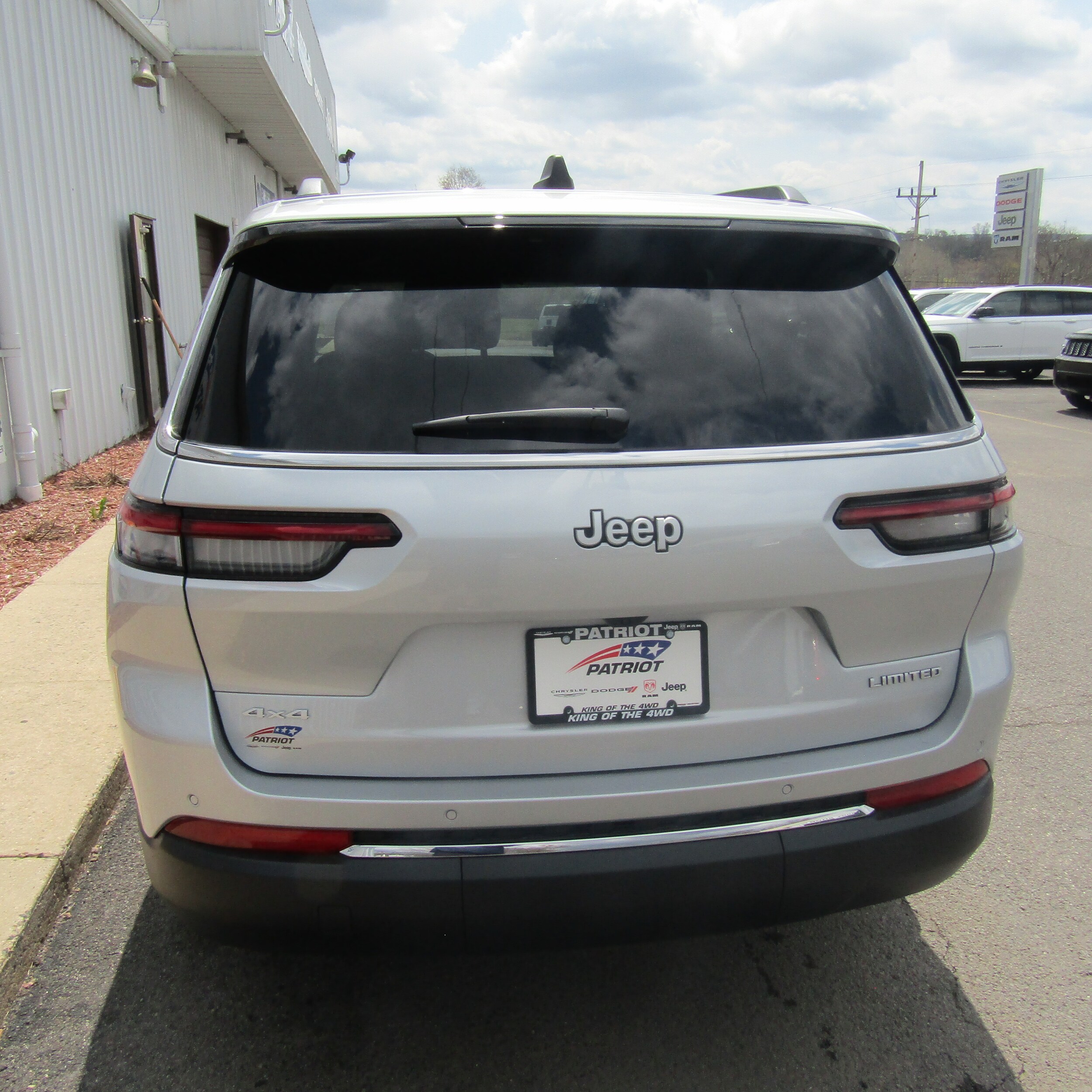 2025 Jeep Grand Cherokee L photo 4