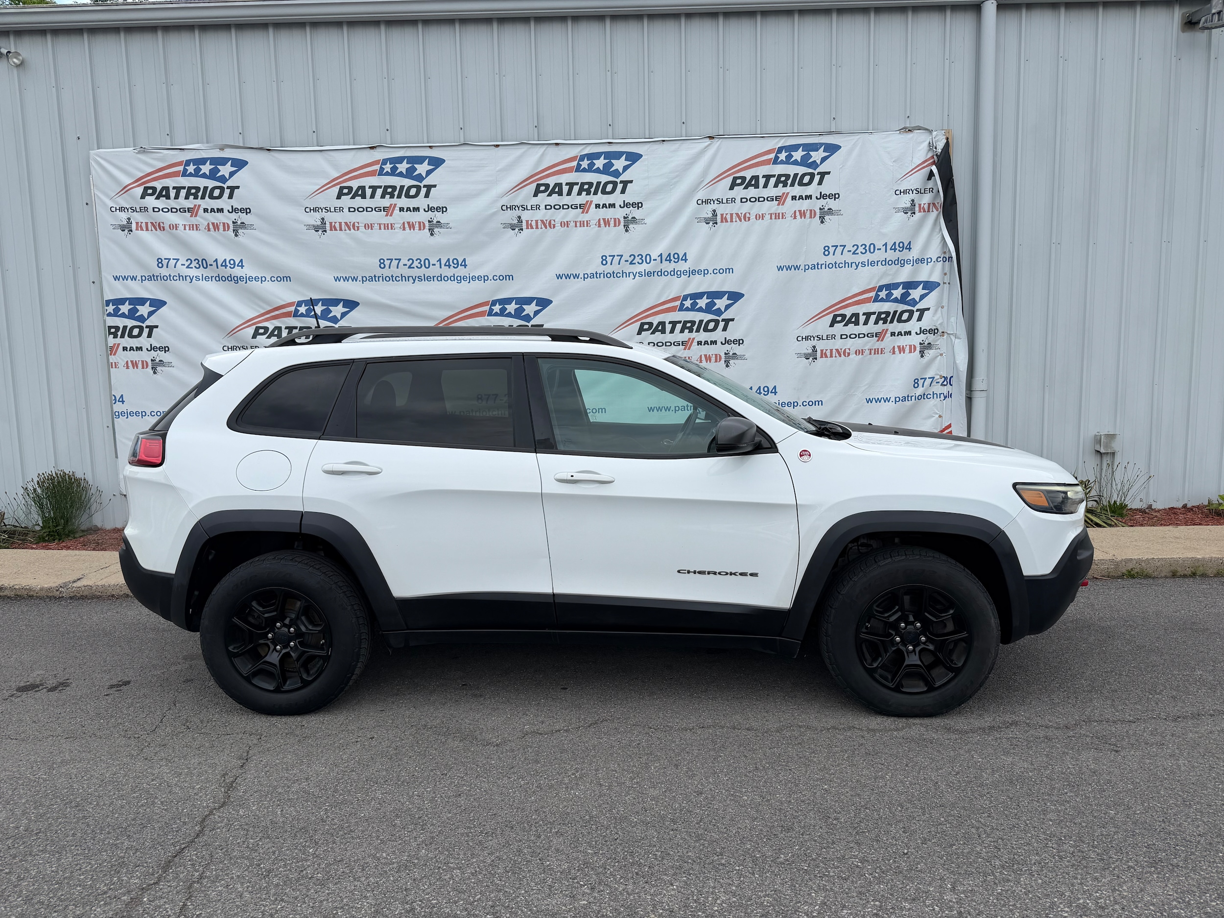 Used 2019 Jeep Cherokee Trailhawk with VIN 1C4PJMBX1KD254521 for sale in Oakland, MD