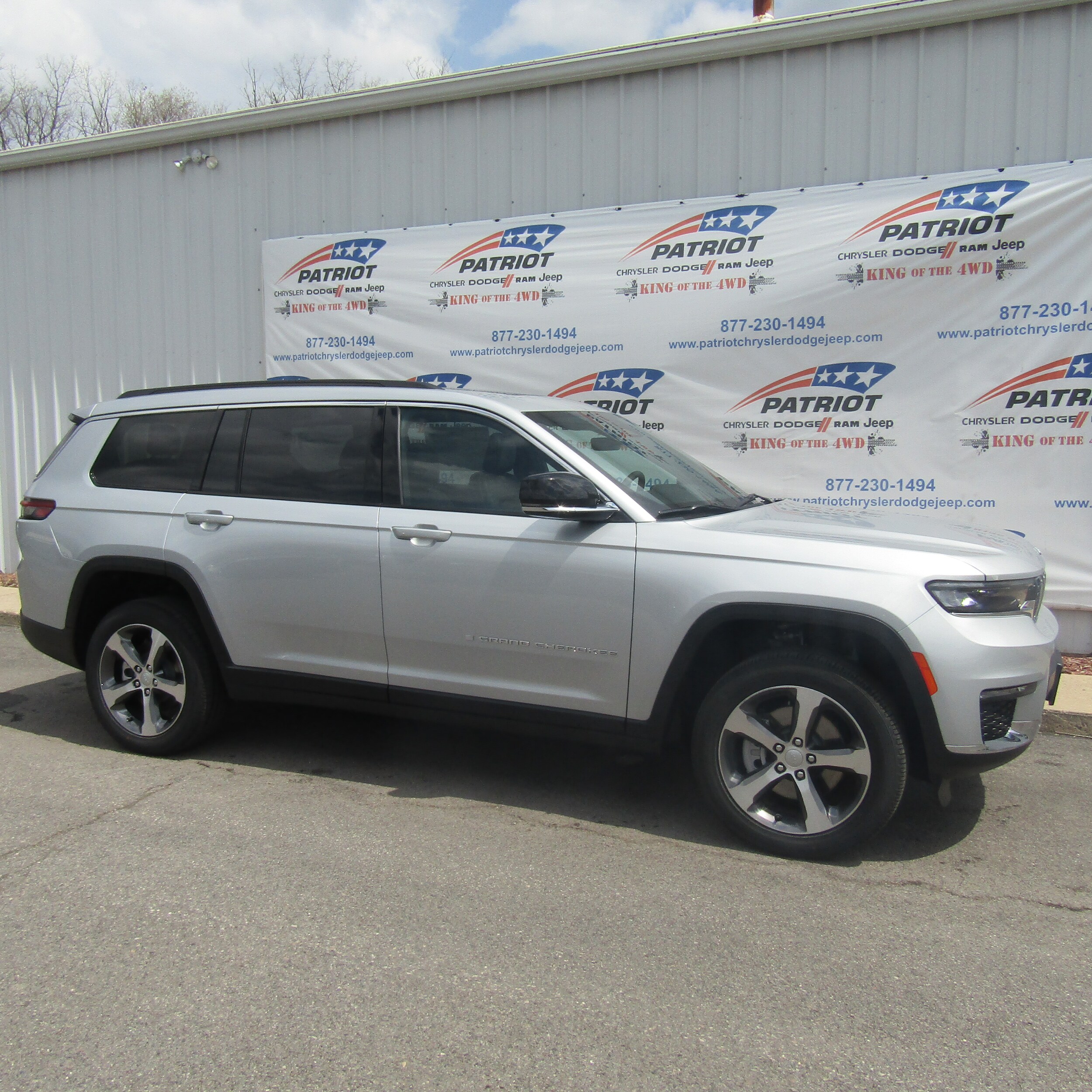 2025 Jeep Grand Cherokee L photo 2