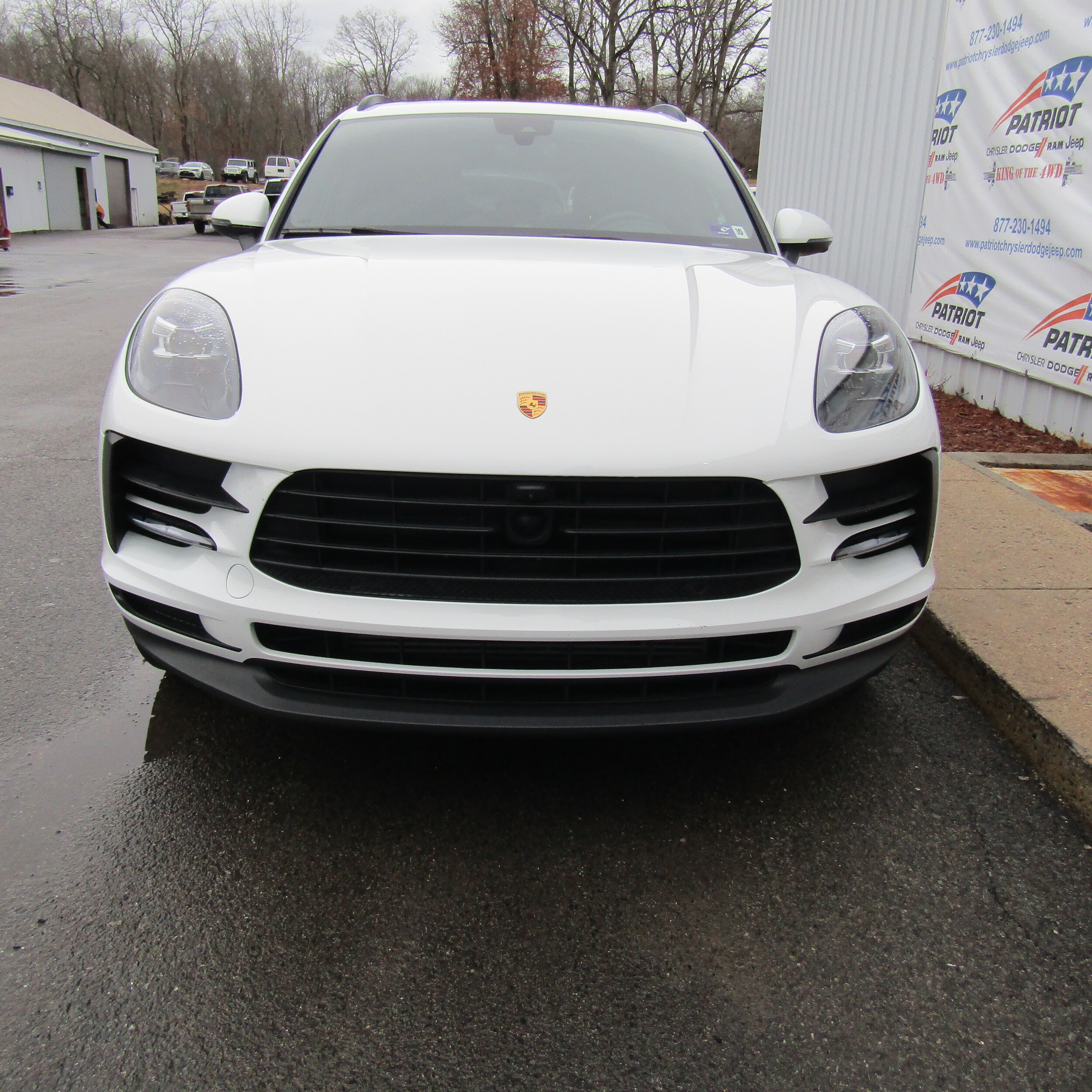 2021 Porsche Macan Base photo 3