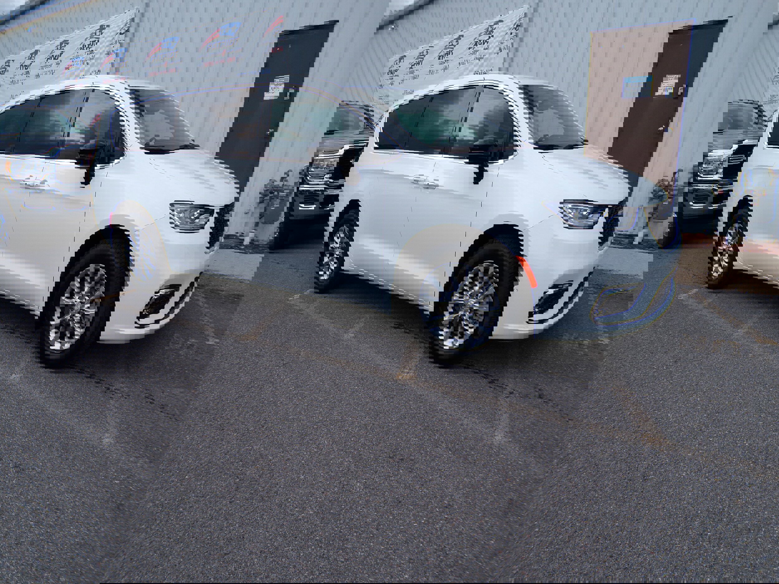 2025 Chrysler Pacifica photo 2