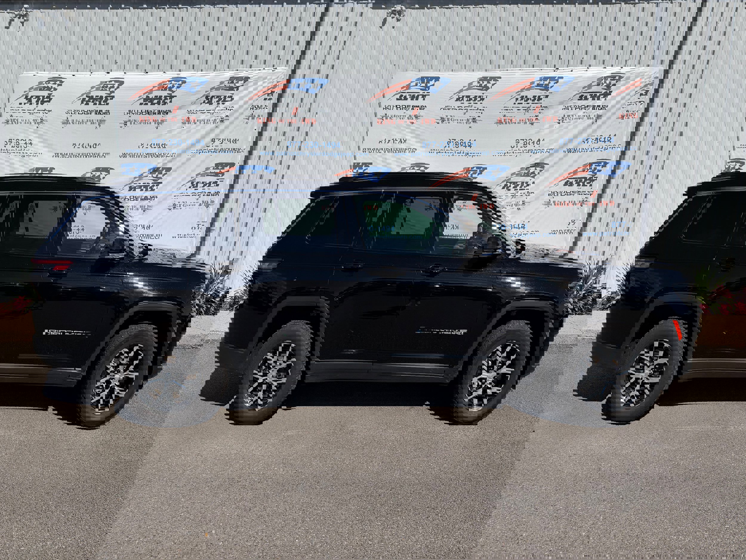 2024 Jeep Grand Cherokee Limited photo 2