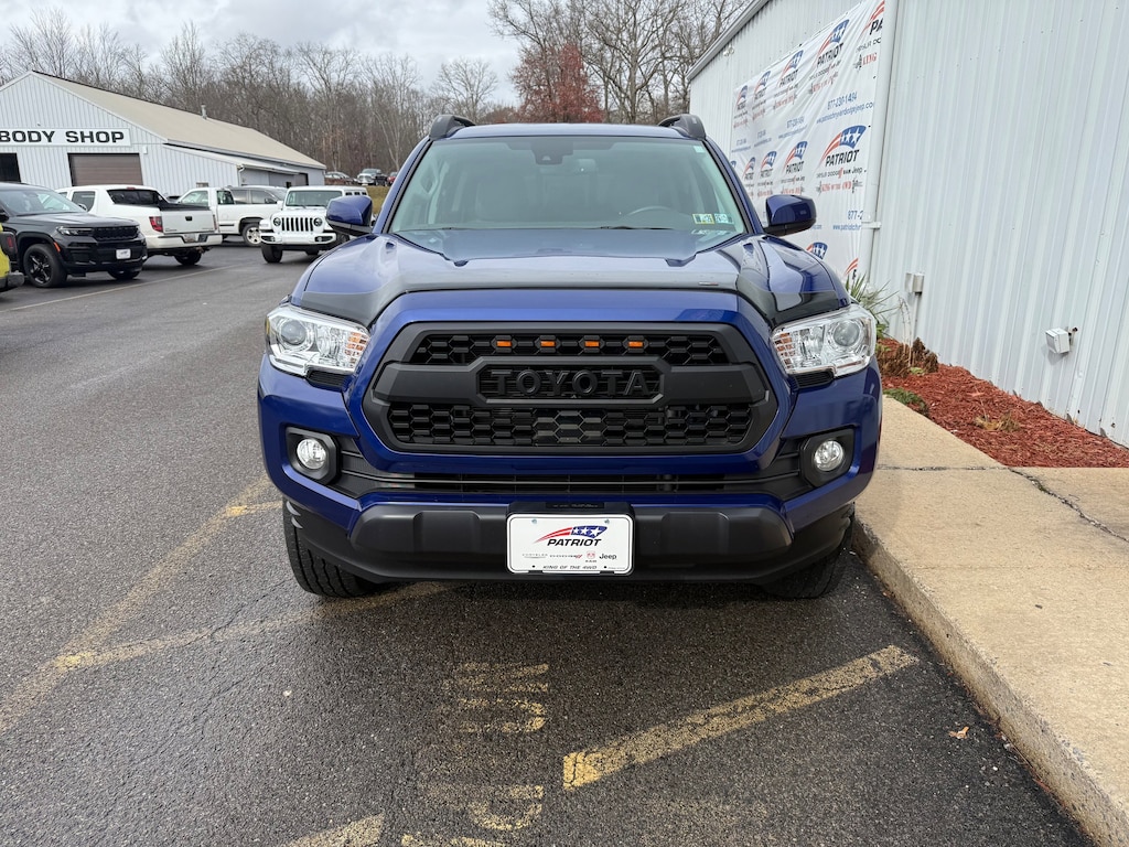 2022 Toyota Tacoma 4x4 photo 3