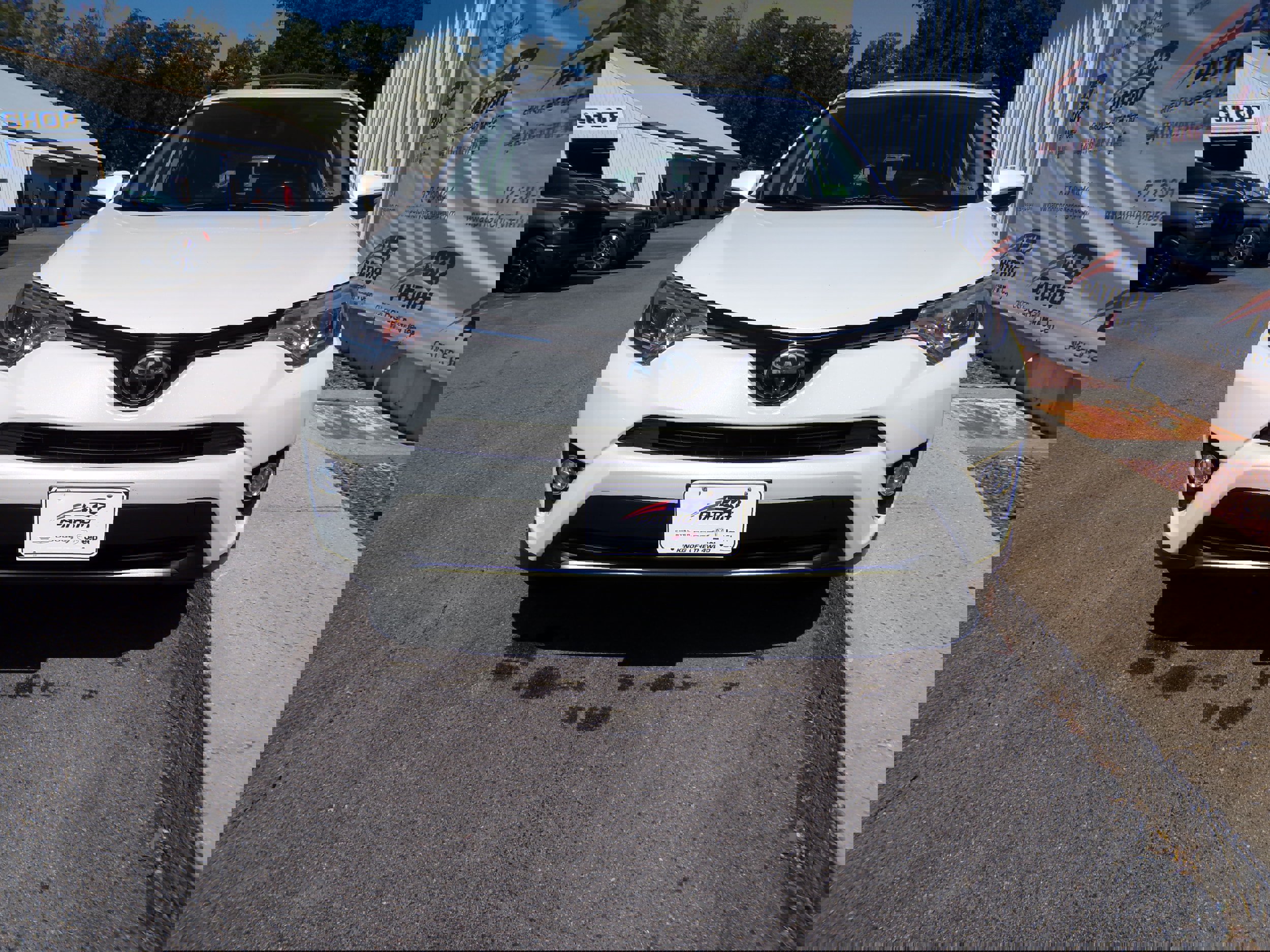 2018 Toyota RAV4 Limited Platinum photo 2