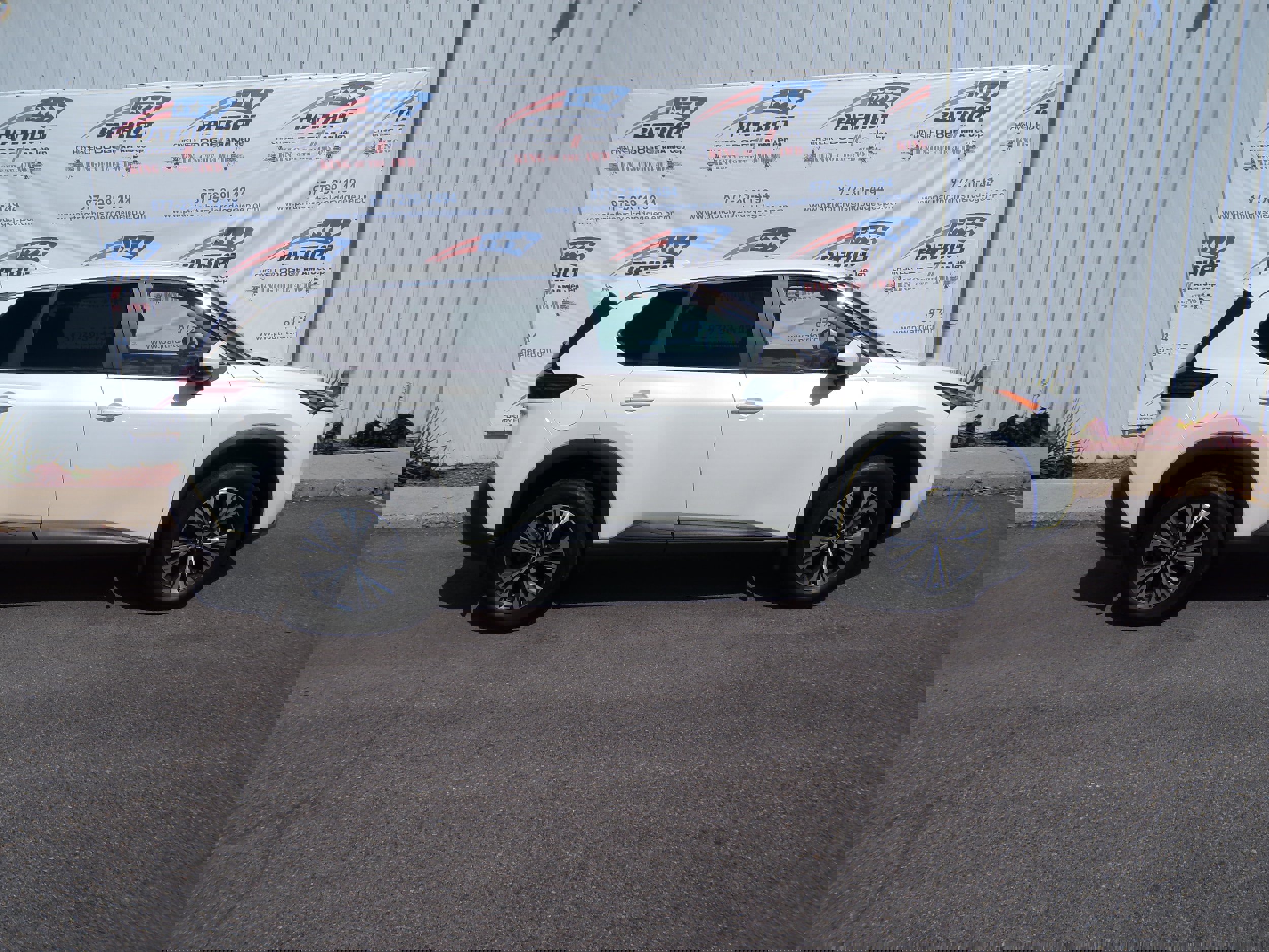 2022 Nissan Rogue SV photo 3