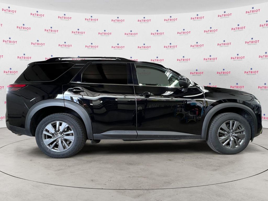 2022 Nissan Pathfinder SV photo 2