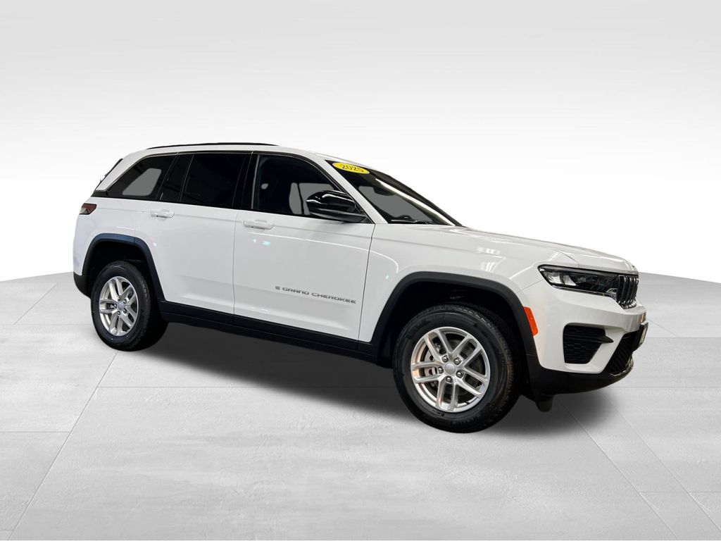 2025 Jeep Grand Cherokee Laredo's photo