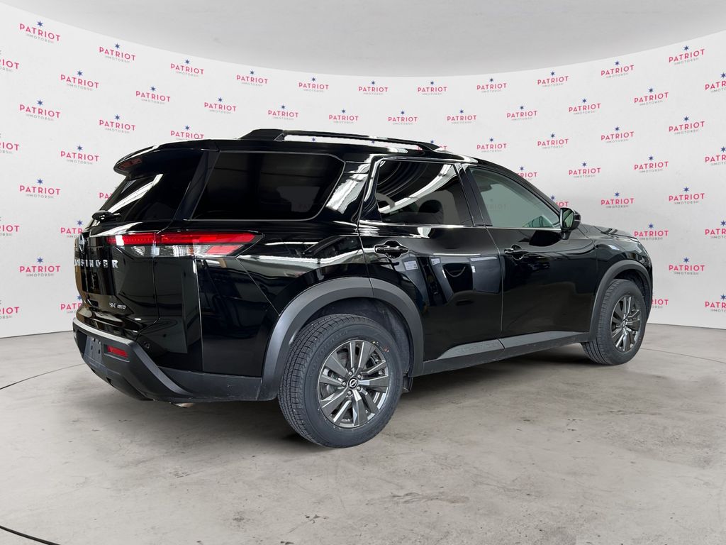 2022 Nissan Pathfinder SV photo 3