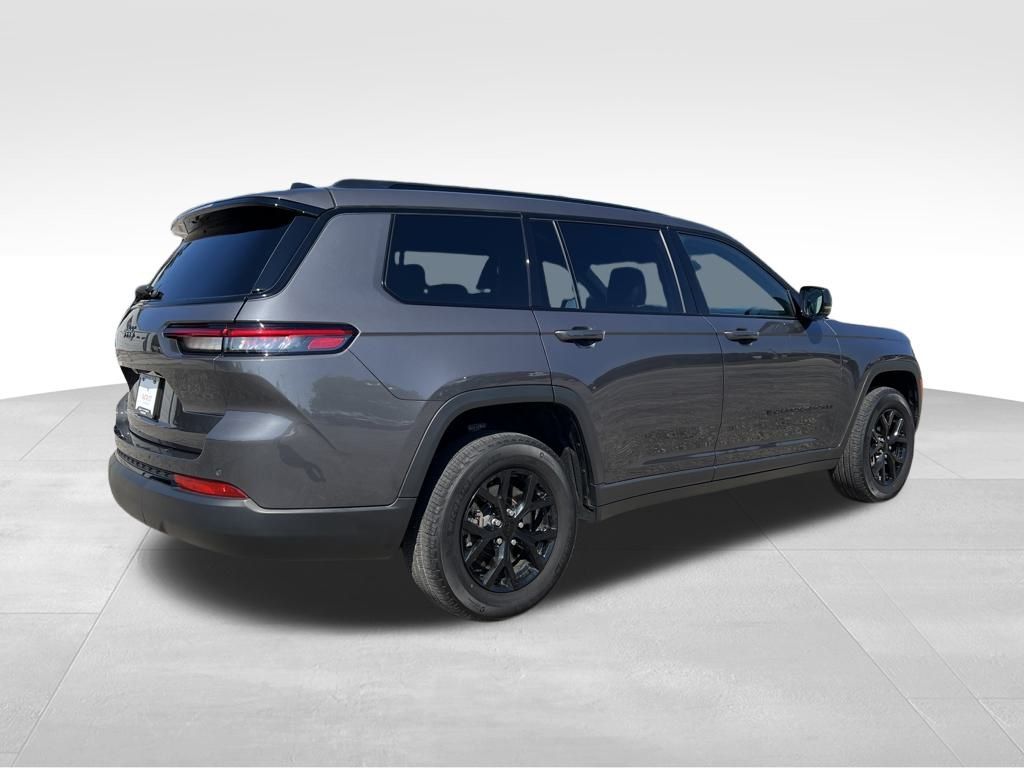 2024 Jeep Grand Cherokee Altitude photo 2