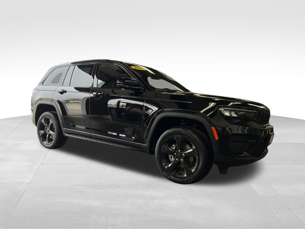 2025 Jeep Grand Cherokee Altitude's photo