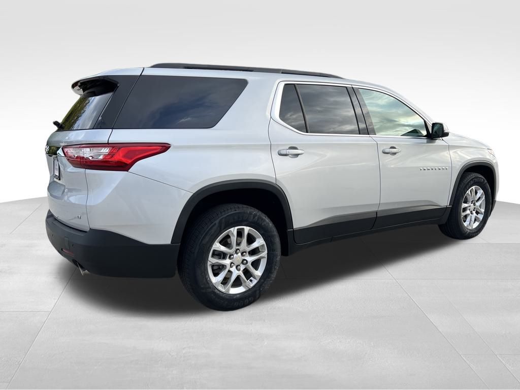 2021 Chevrolet Traverse 1LT photo 2