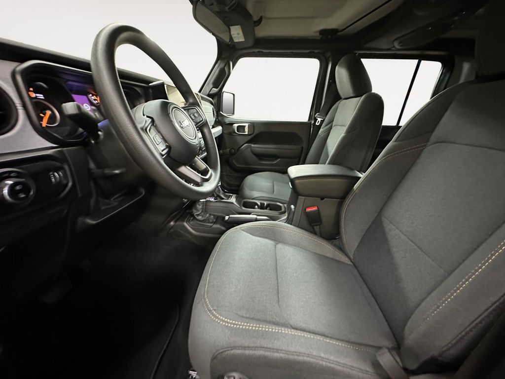 2024 Jeep Gladiator Sport photo 2
