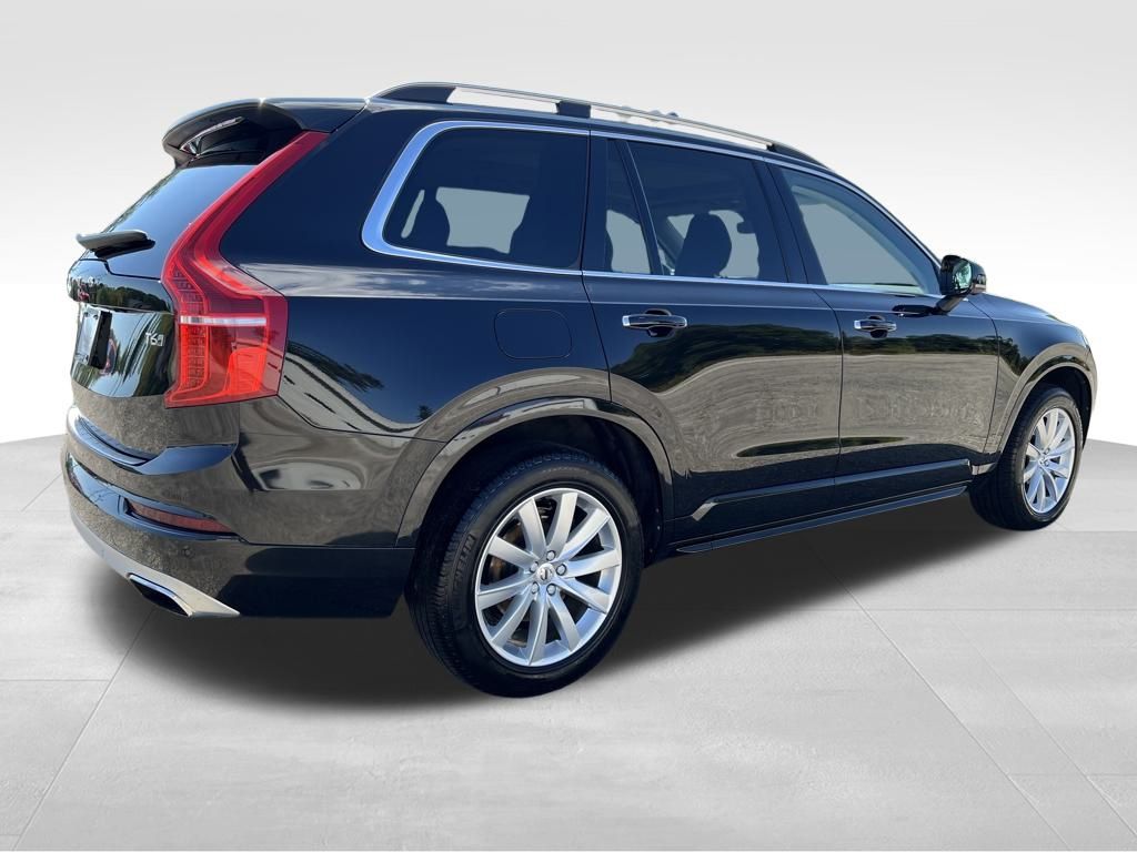 2017 Volvo XC90 T6 Momentum photo 2