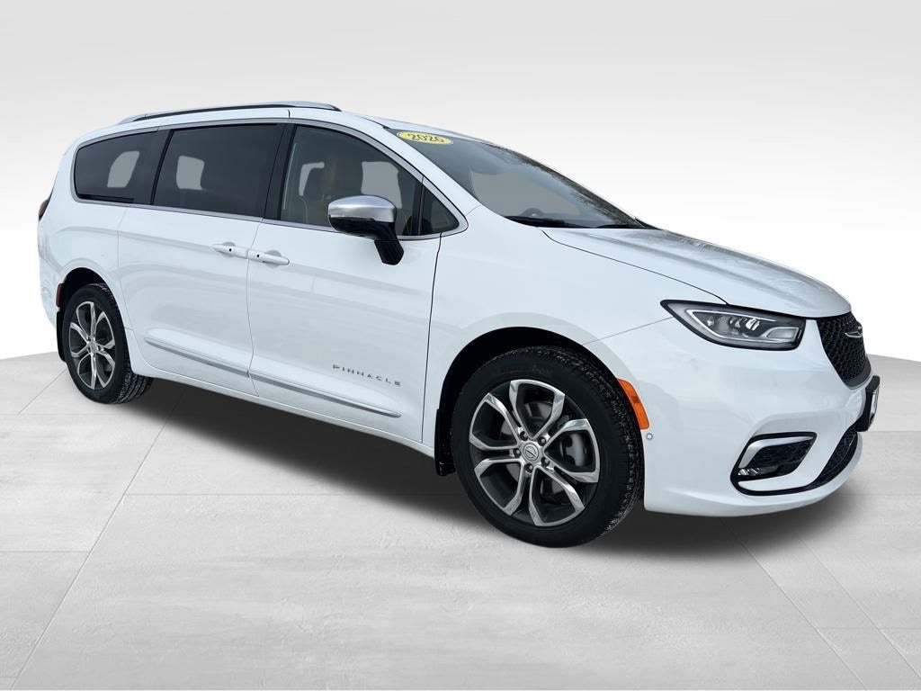 New 2026 Chrysler Pacifica PINNACLE AWD Passenger Van