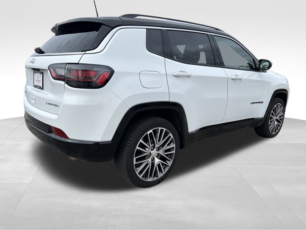2022 Jeep Compass Limited photo 2
