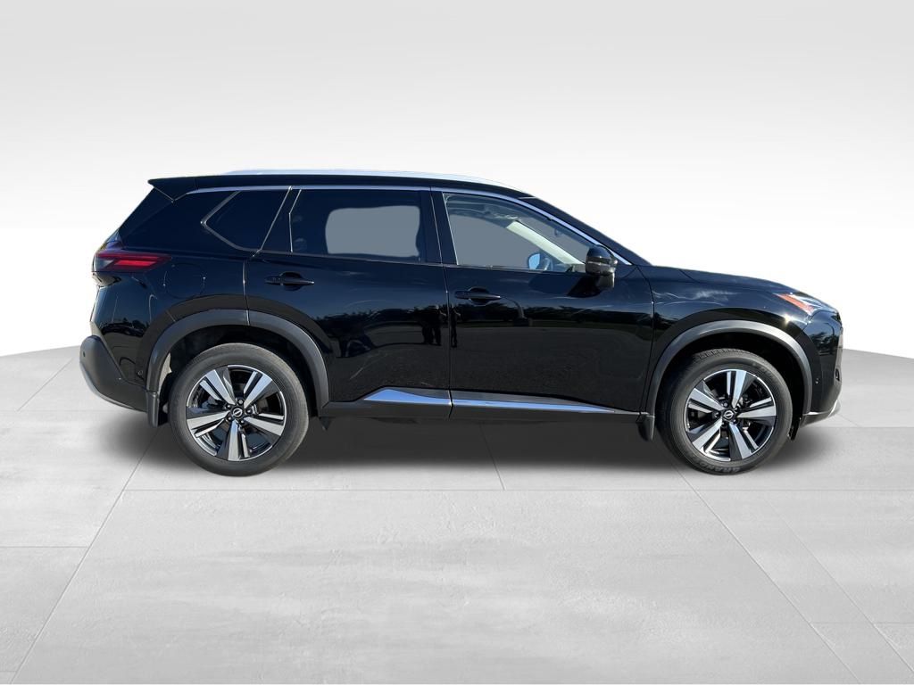 2022 Nissan Rogue Platinum photo 2