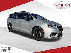 2026 Chrysler Pacifica SELECT AWD Passenger Van