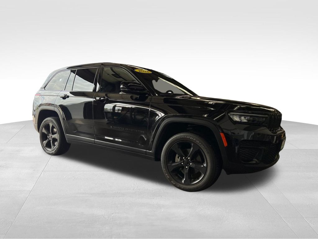 2022 Jeep Grand Cherokee Altitude's photo