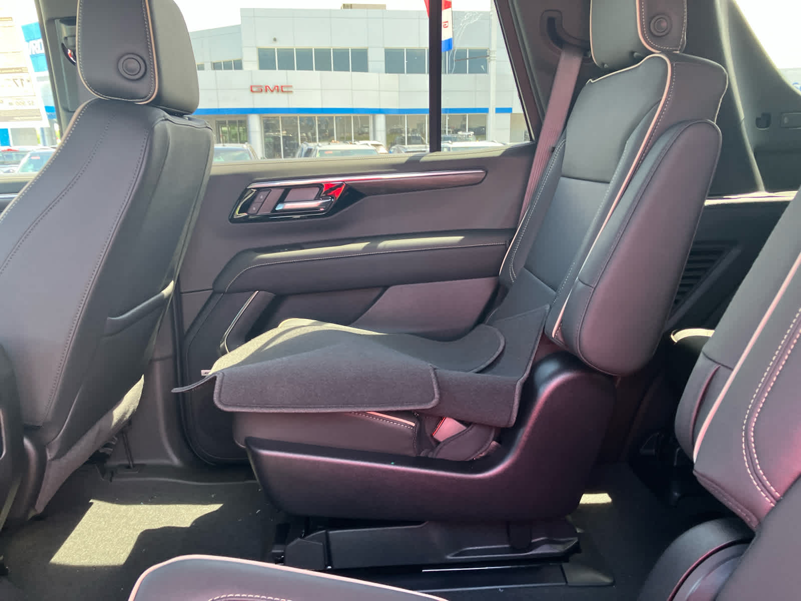 2026 Chevrolet Tahoe Premier - Photo 40