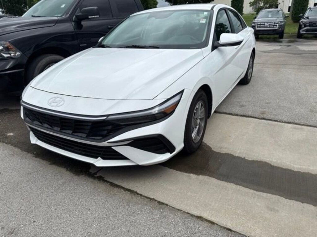Used 2025 Hyundai Elantra SE