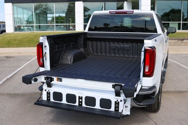 2026 GMC Sierra 1500 SLT - Photo 10