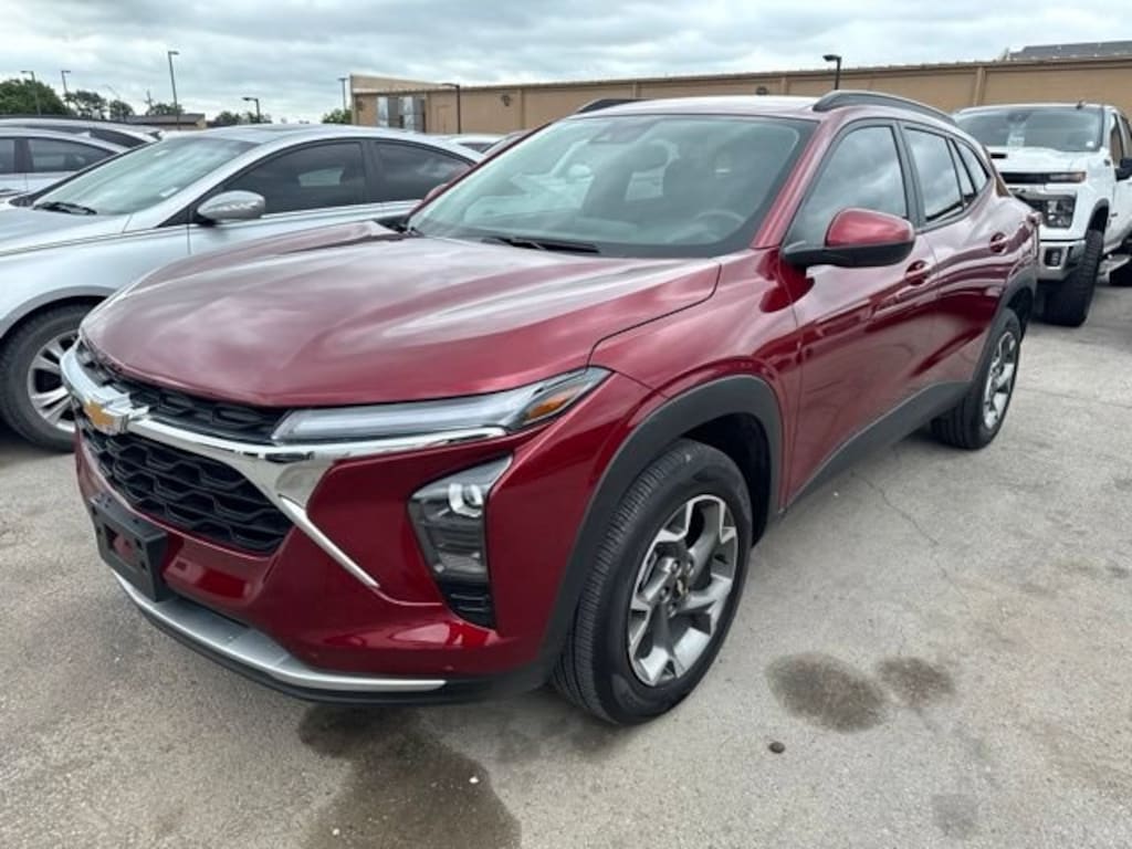Used 2025 Chevrolet Trax LT SUV
