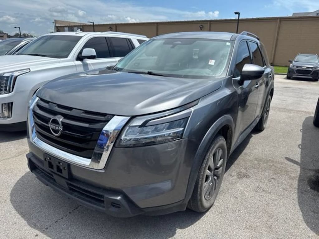Used 2022 Nissan Pathfinder SV