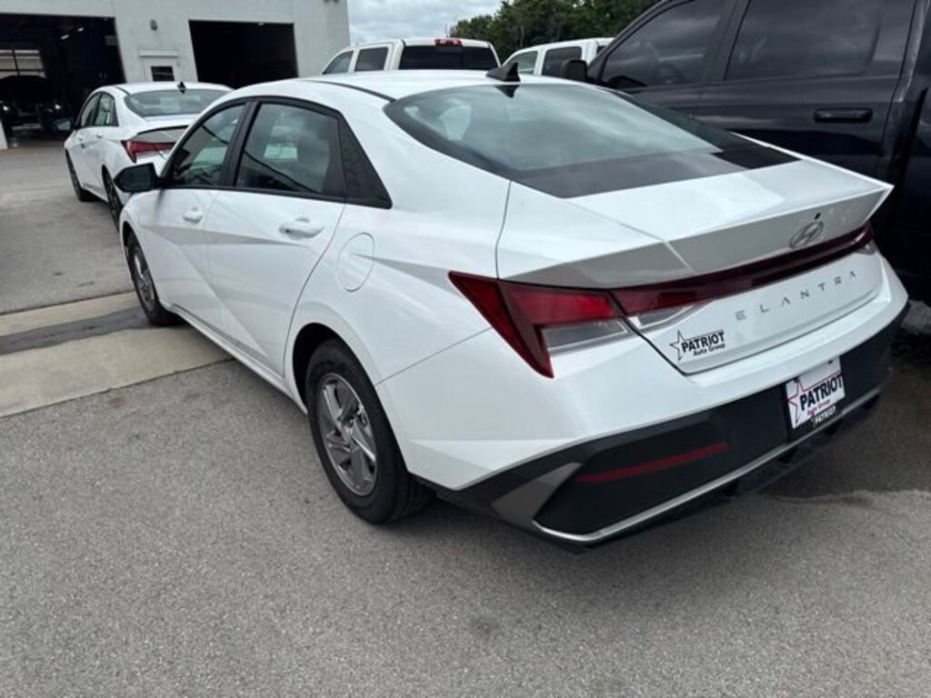 Used 2025 Hyundai Elantra SE