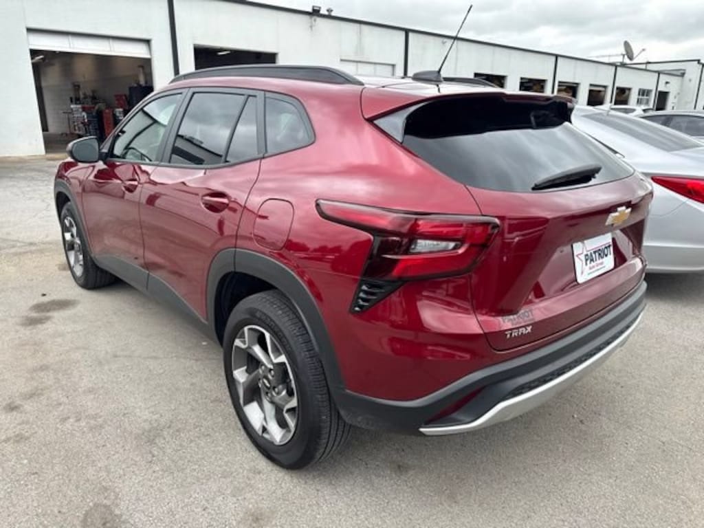 Used 2025 Chevrolet Trax LT SUV